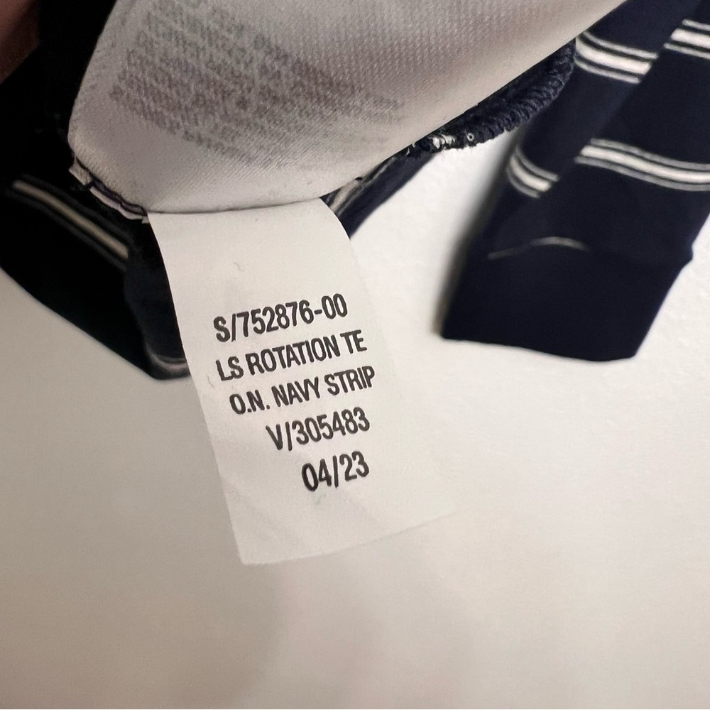 Old Navy Men's Blue and White Striped Long Sleeve Tee - Picture 8 of 9